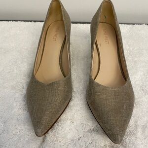 Nine West Pointed Toe Heels in Metallic Taupe